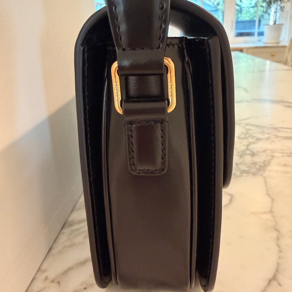 Celine Classique Triomphe bag in Shiny Calfskin with Gold Hardware - Picture 4 of 16